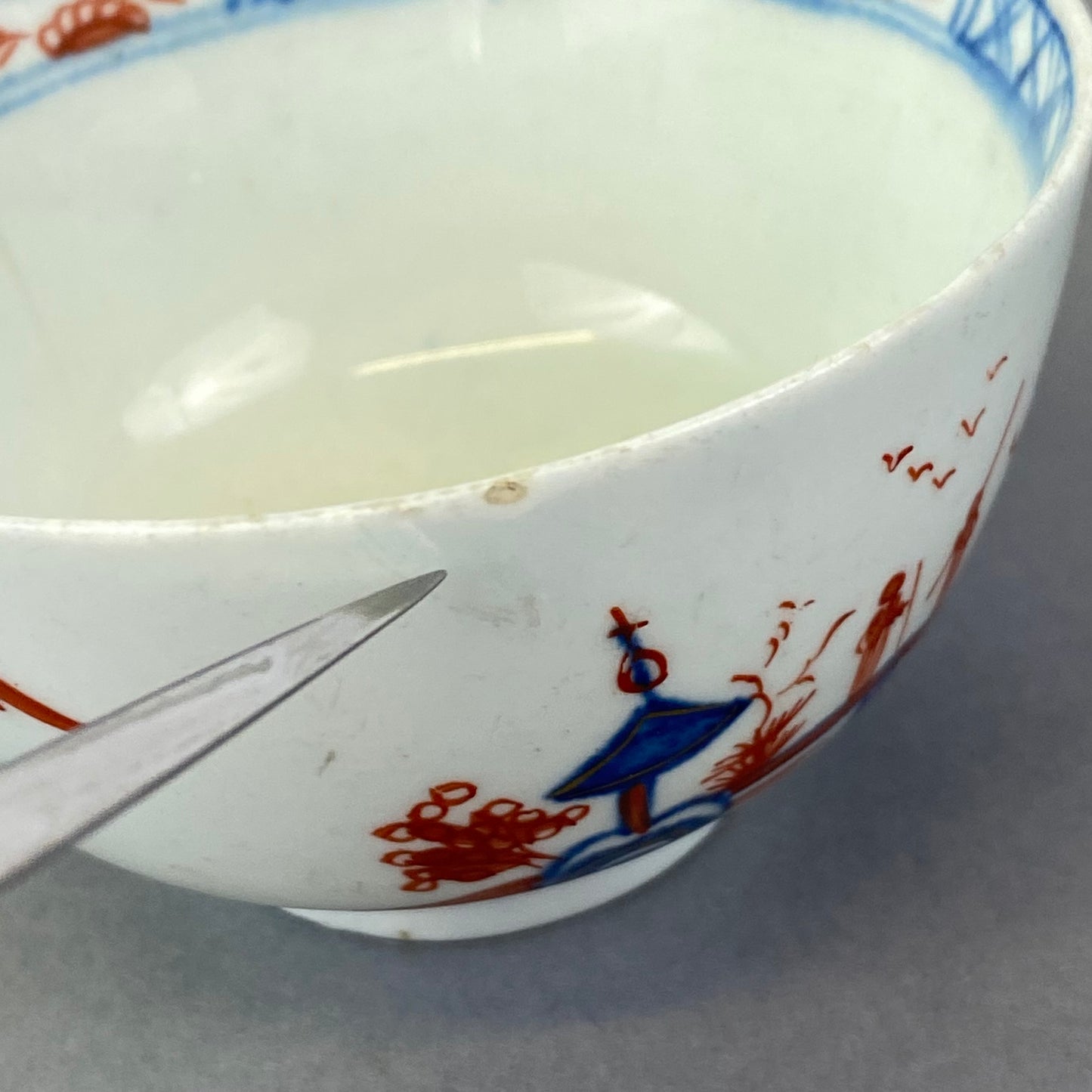 4 Lowestoft Porcelain Tea cup Bowls c1780 Redgrave Dolls House pattern 18thc