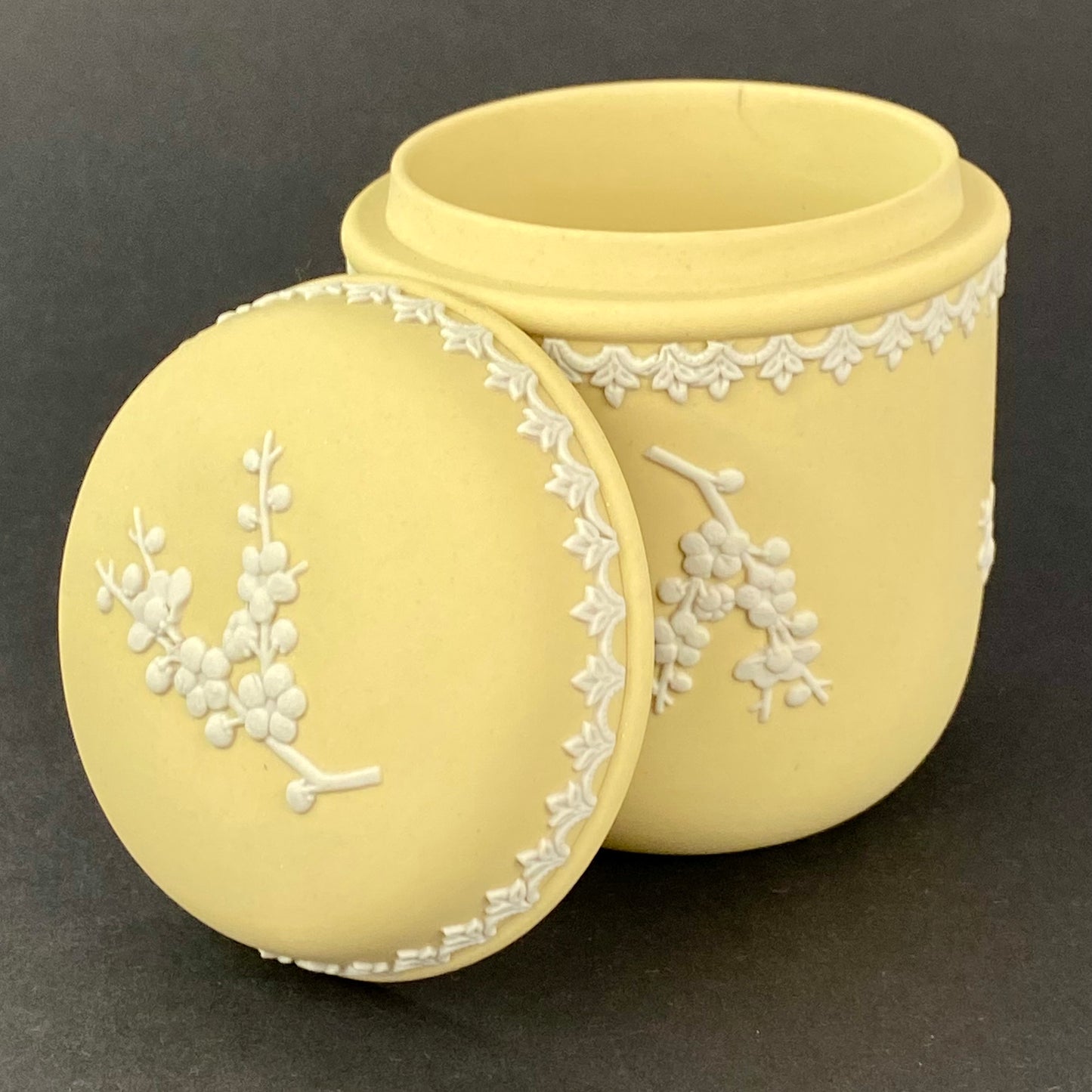 Wedgwood Primrose Yellow Prunus c1976 Vintage Jasperware Pot with Lid