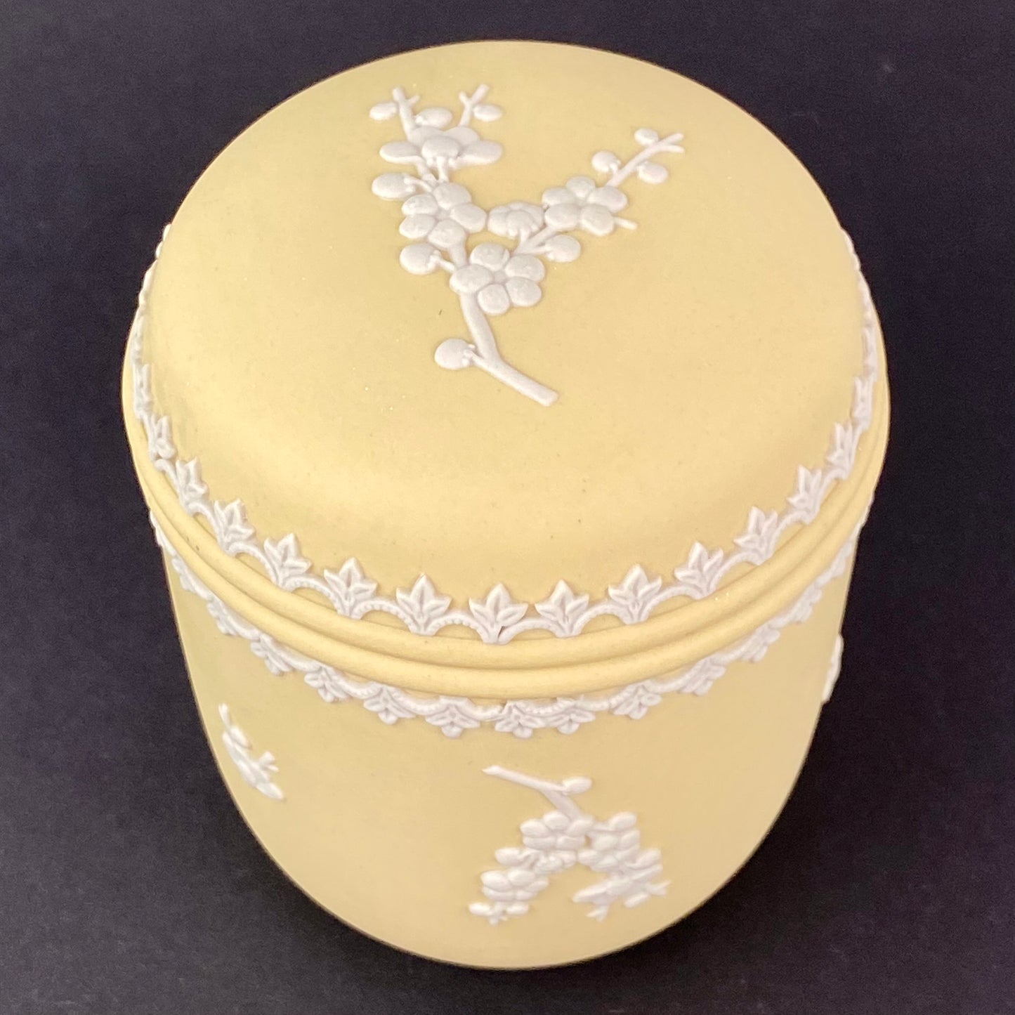 Wedgwood Primrose Yellow Prunus c1976 Vintage Jasperware Pot with Lid