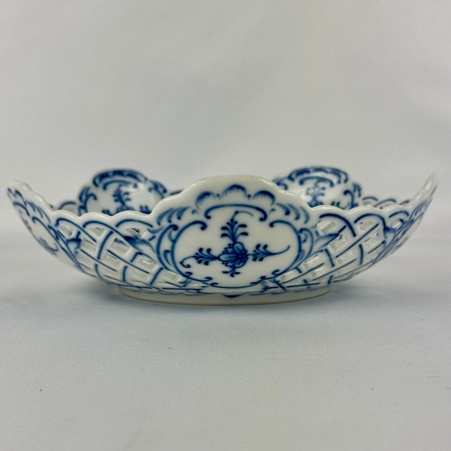 Antique C1900 Colln Meissen Ernst Teichert Pierced Round Dish Blue Onion Porcelain