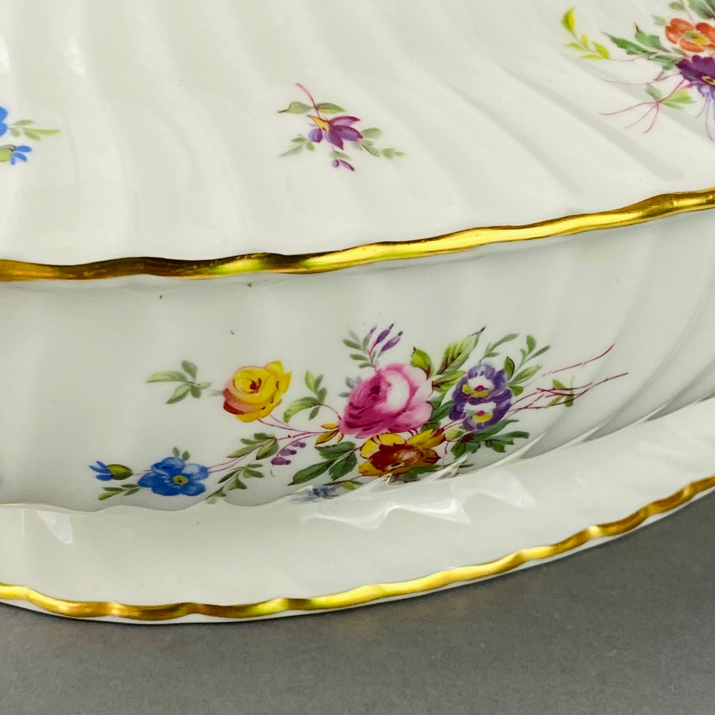 Minton Marlow Tureen Serving Bowl & Cover Gold Gilt 13 & 3/8" VGC Floral S-309